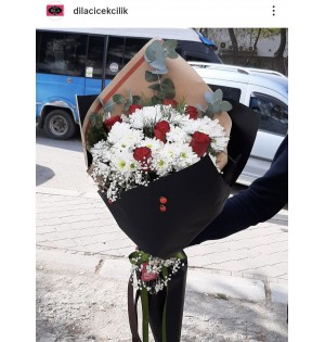 7 Adet Gül ve Papatyalar